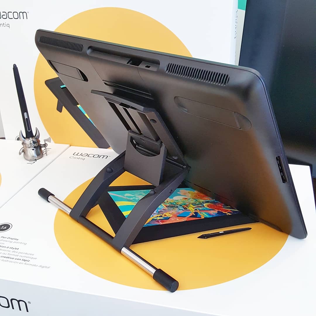 wacom cintiq 16 DTK1660K0Dと専用スタンドACK620K-